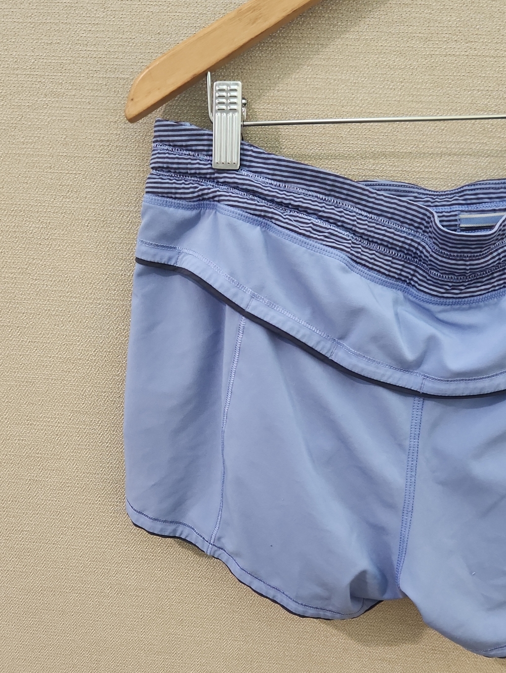 Lululemon Shorts Size 8 - Picture 7 of 16